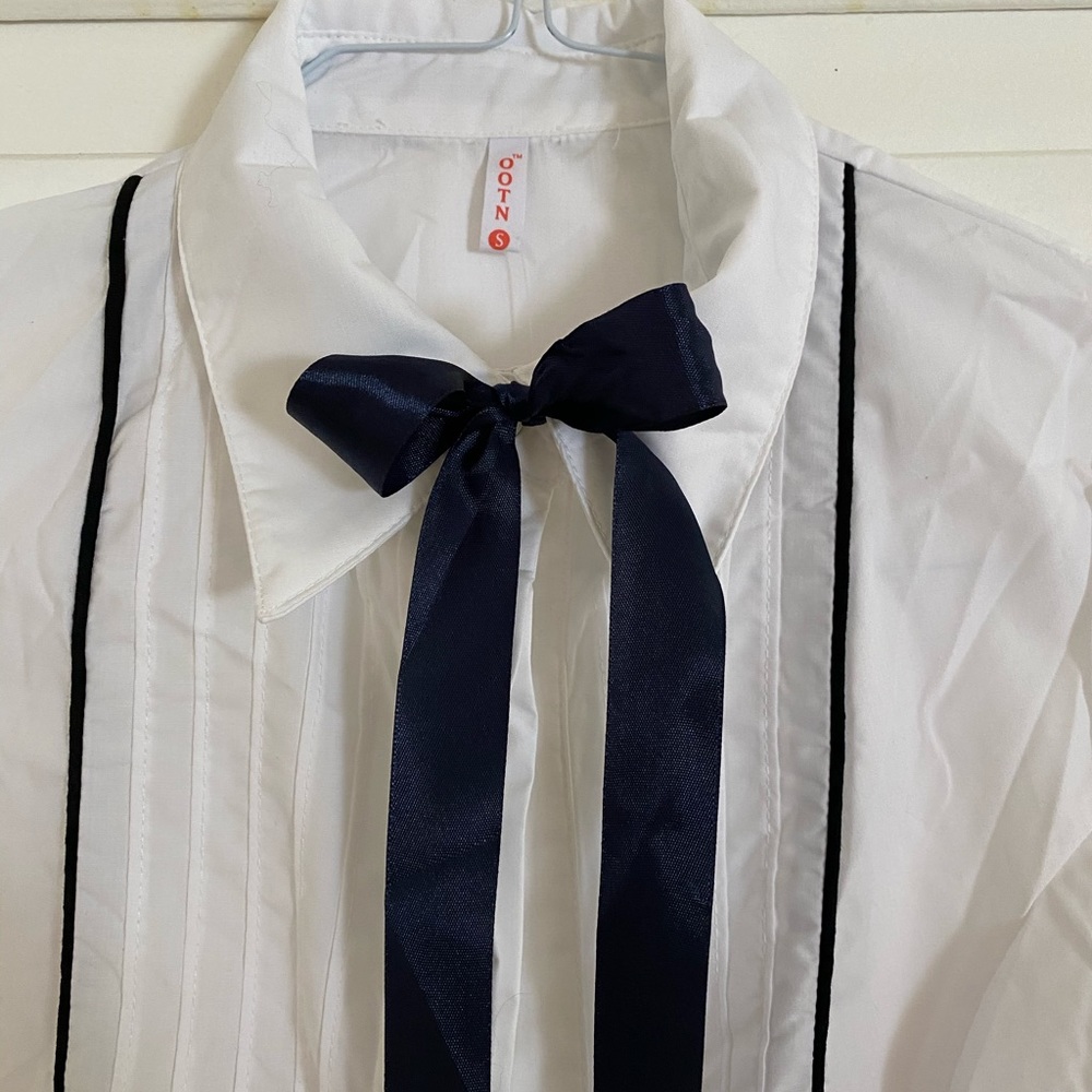 Dress shirt with tie-neck ribbon
